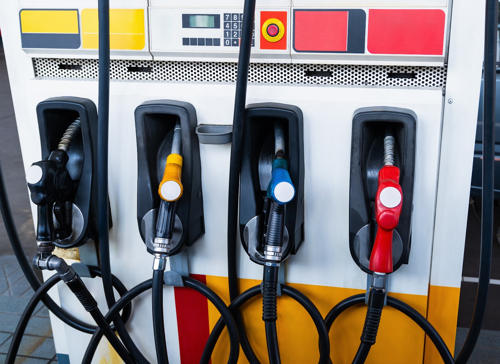 Entenda as diferenças entre bombas de abastecimento de gasolina e diesel